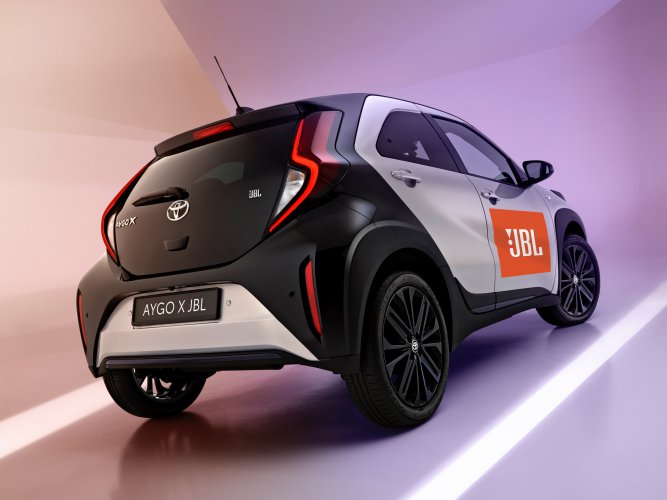 JBL Toyoty Aygo X #1